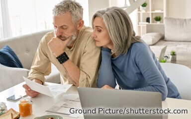Wer seine Riester-Rente auszahlen lassen möchte, kann zwischen lebenslanger Rente, Teilauszahlung, Kündigung, Kleinstbetragsrente oder Wohnriester-Entnahme wählen. Jede Variante hat steuerliche und wirtschaftliche Folgen.