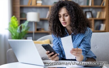 Viele Frauen kümmern sich heute selbst um Geldanlage und Altersvorsorge. Dennoch entstehen im Alltag häufig finanzielle Unterschiede.