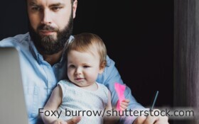 Familie beantragt Kinderzuschlag online – staatliche Hilfe 2025